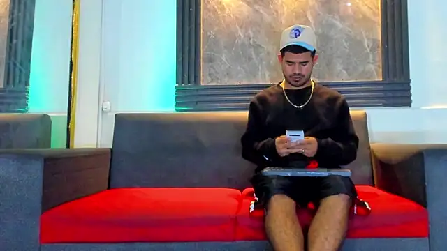 Snapshot of Latins_on_fire chatting on April 12, 2026, 11:35 am Latins on fire online show from April 12, 2026, 11:35 am