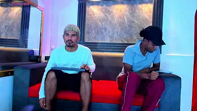 Snapshot of Latins_on_fire chatting on March 16, 2026, 11:36 am Latins on fire online show from March 16, 2026, 11:36 am