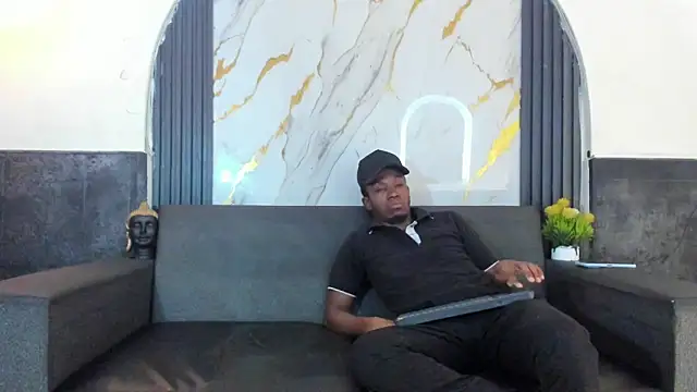 Snapshot of Latins_on_fire chatting on April 3, 2026, 12:00 pm Latins on fire online show from April 3, 2026, 12:00 pm