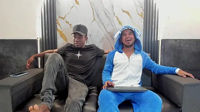 Snapshot of Latins_on_fire chatting on March 27, 2026, 11:55 am Latins on fire online show from March 27, 2026, 11:55 am