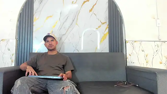 Snapshot of Latins_on_fire chatting on June 1, 2026, 12:27 pm Latins on fire online show from June 1, 2026, 12:27 pm