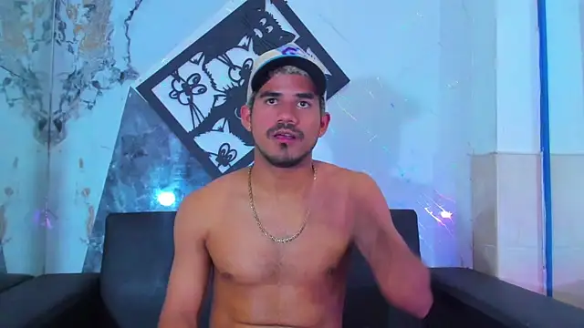 Snapshot of Latins_on_fire chatting on March 19, 2026, 1:38 am Latins on fire online show from March 19, 2026, 1:38 am