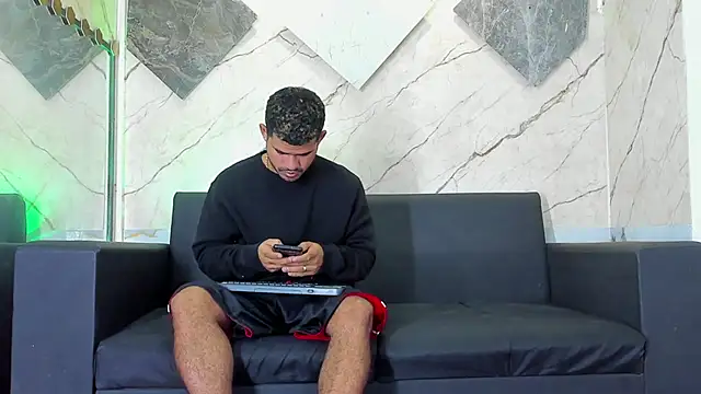 Snapshot of Latins_on_fire chatting on April 9, 2026, 11:27 am Latins on fire online show from April 9, 2026, 11:27 am