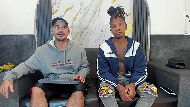 Snapshot of Latins_on_fire chatting on March 21, 2026, 12:20 pm Latins on fire online show from March 21, 2026, 12:20 pm