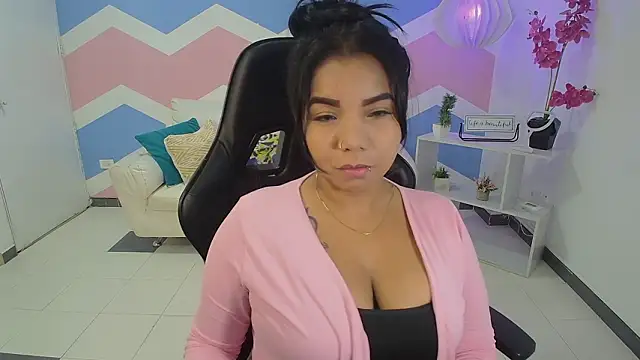 Elizabeth Suan  online show from March 20, 2026, 11:44 am