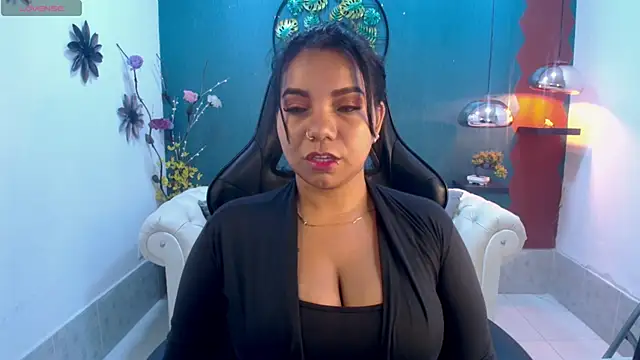 Elizabeth Suan  online show from March 16, 2026, 11:36 am