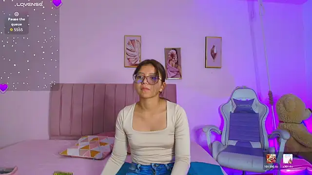 Zoow bluussh online show from February 24, 2026, 12:28 pm