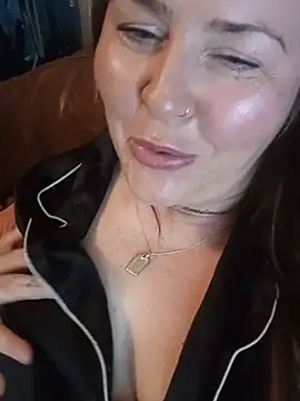 Snapshot of Kandi-kiss chatting on August 1, 2026, 10:41 pm Kandi-kiss online show from August 1, 2026, 10:41 pm