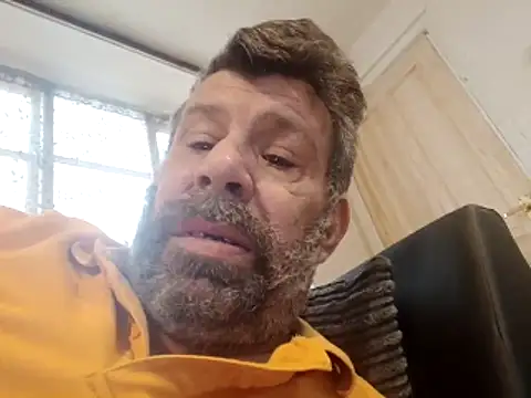 Snapshot of stud2512 chatting on April 15, 2026, 6:52 am stud2512 online show from April 15, 2026, 6:52 am