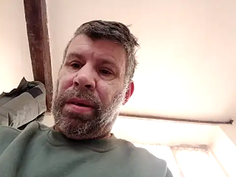 Snapshot of stud2512 chatting on April 6, 2026, 9:10 am stud2512 online show from April 6, 2026, 9:10 am