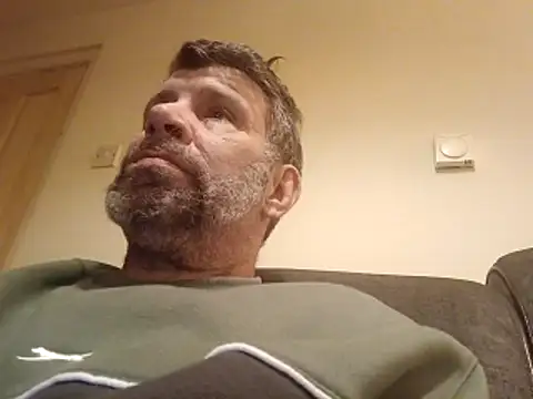 Snapshot of stud2512 chatting on April 6, 2026, 9:16 pm stud2512 online show from April 6, 2026, 9:16 pm