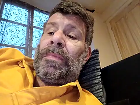 Snapshot of stud2512 chatting on April 14, 2026, 6:35 pm stud2512 online show from April 14, 2026, 6:35 pm