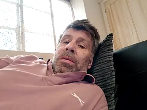 Snapshot of stud2512 chatting on April 21, 2026, 3:40 pm stud2512 online show from April 21, 2026, 3:40 pm