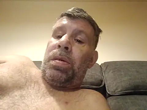 Snapshot of stud2512 chatting on May 3, 2026, 8:56 pm stud2512 online show from May 3, 2026, 8:56 pm