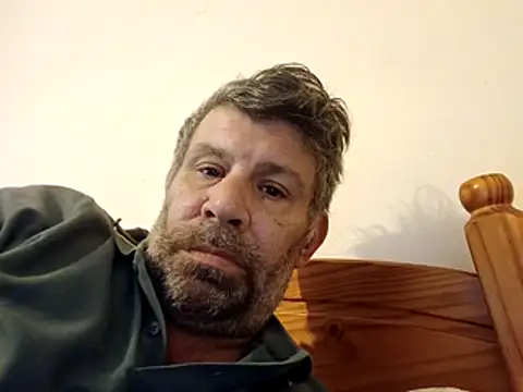 Snapshot of stud2512 chatting on April 29, 2026, 5:52 pm stud2512 online show from April 29, 2026, 5:52 pm
