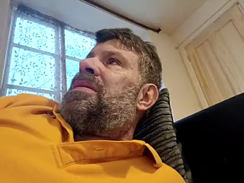 Snapshot of stud2512 chatting on March 17, 2026, 5:27 pm stud2512 online show from March 17, 2026, 5:27 pm