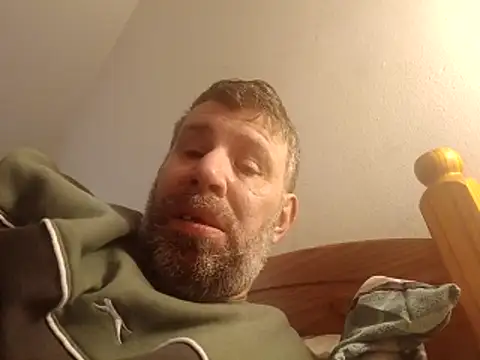 Snapshot of stud2512 chatting on March 7, 2026, 1:05 pm stud2512 online show from March 7, 2026, 1:05 pm