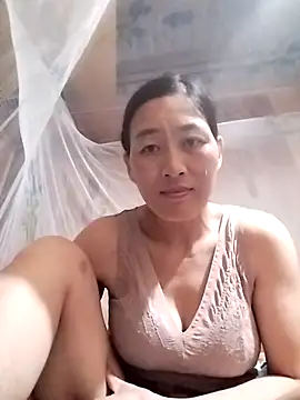 Snapshot of lris-Beauty77 chatting on May 9, 2026, 1:47 pm lris-Beauty77 online show from May 9, 2026, 1:47 pm