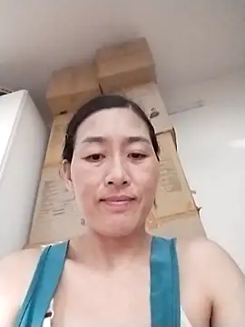 Snapshot of lris-Beauty77 chatting on April 23, 2026, 2:51 pm lris-Beauty77 online show from April 23, 2026, 2:51 pm