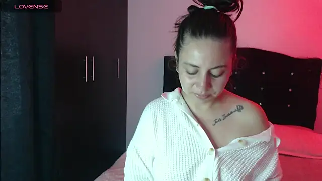 Ana  arms online show from April 3, 2026, 1:17 pm