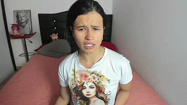 Snapshot of LatinaQueen23 chatting on April 28, 2026, 3:49 pm LatinaQueen23 online show from April 28, 2026, 3:49 pm