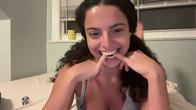 Snapshot of mimilovesdaddy chatting on February 24, 2026, 4:35 am mimilovesdaddy online show from February 24, 2026, 4:35 am