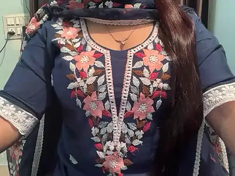 Snapshot of Avneet_kaurr1 chatting on April 28, 2026, 2:27 am Avneet kaurr1 online show from April 28, 2026, 2:27 am