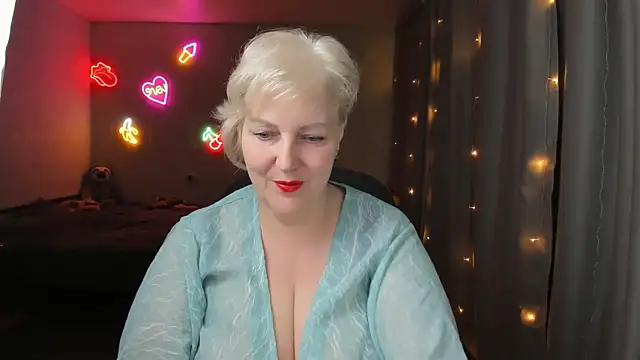 Snapshot of Mary-Leee chatting on June 1, 2026, 4:39 pm Mary-Leee online show from June 1, 2026, 4:39 pm