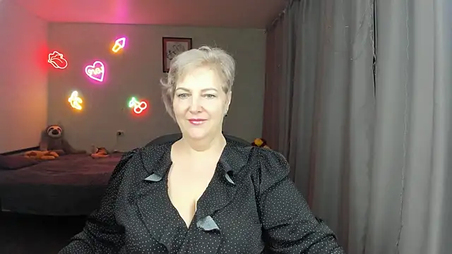 Snapshot of Mary-Leee chatting on June 5, 2026, 8:03 pm Mary-Leee online show from June 5, 2026, 8:03 pm