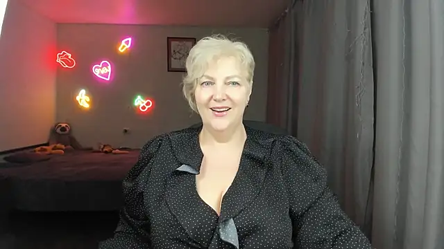 Snapshot of Mary-Leee chatting on June 3, 2026, 6:12 pm Mary-Leee online show from June 3, 2026, 6:12 pm