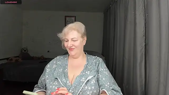 Snapshot of Mary-Leee chatting on June 12, 2026, 4:49 pm Mary-Leee online show from June 12, 2026, 4:49 pm