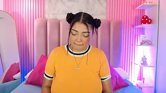 ArianaRougee online show from May 22, 2026, 11:30 am