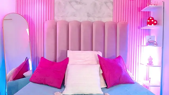 ArianaRougee online show from May 14, 2026, 11:29 am