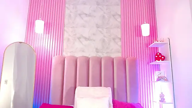 ArianaRougee online show from May 19, 2026, 11:06 am