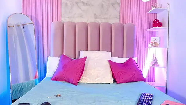 Snapshot of ArianaRougee chatting on April 2, 2026, 11:17 am ArianaRougee online show from April 2, 2026, 11:17 am