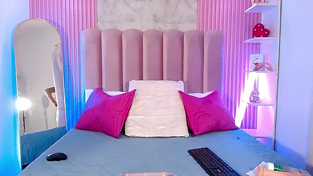 Snapshot of ArianaRougee chatting on March 29, 2026, 10:28 am ArianaRougee online show from March 29, 2026, 10:28 am