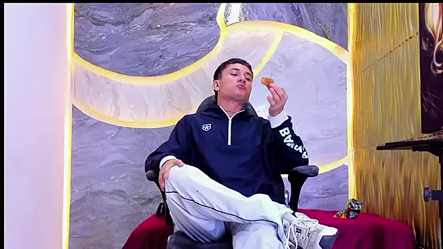 Matheus Ic  online show from March 4, 2026, 8:27 pm