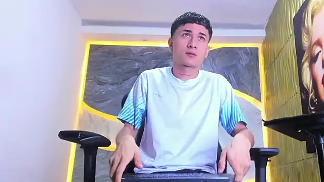 Matheus Ic  online show from March 28, 2026, 7:37 pm