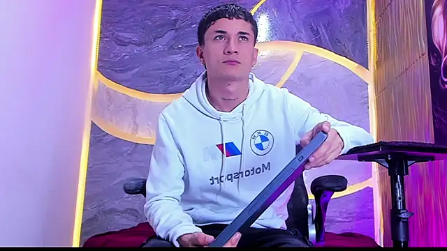 Matheus Ic  online show from March 23, 2026, 10:20 pm