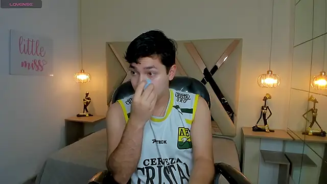 Julian Smith21 online show from March 18, 2026, 12:51 pm