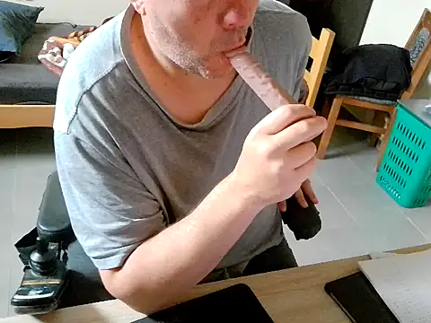 pozitiva000 online show from April 21, 2026, 7:37 am