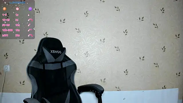 NicoleDaviss online show from May 10, 2026, 7:27 pm
