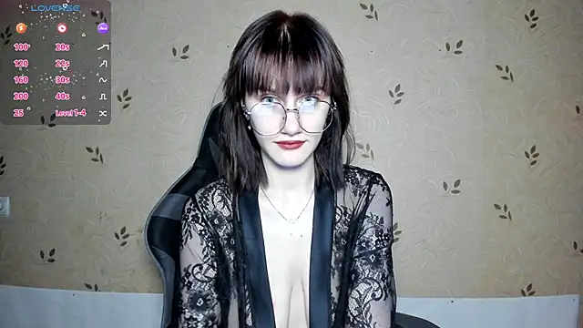 Snapshot of NicoleDaviss chatting on June 6, 2026, 7:19 pm NicoleDaviss online show from June 6, 2026, 7:19 pm