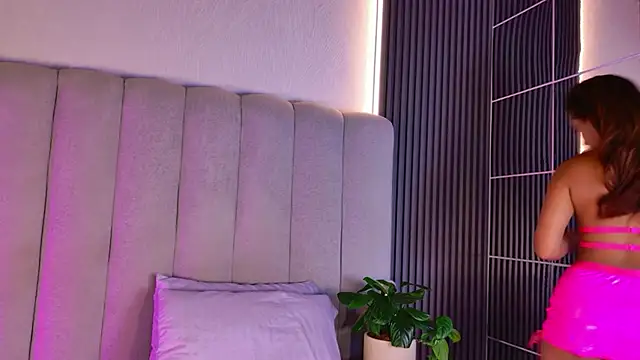 AlessiaAuren online show from April 15, 2026, 8:20 pm