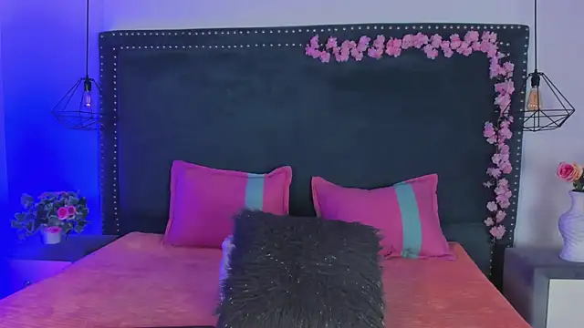 Natashaa Rose online show from July 27, 2026, 4:58 pm