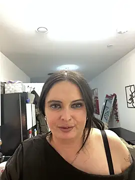 Grizzlybrizzles online show from April 19, 2026, 3:18 am