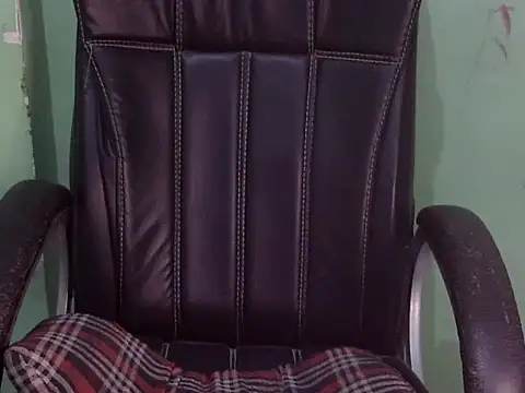 cute momo love online show from April 21, 2026, 5:14 am