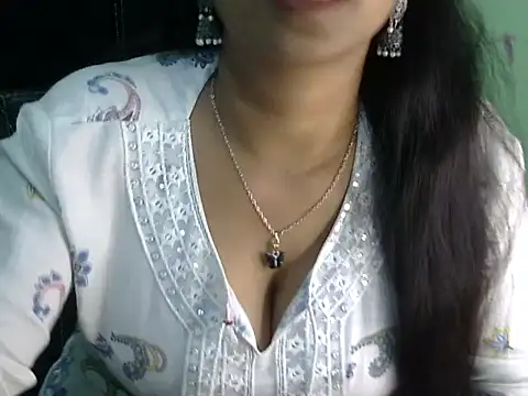 cute momo love online show from April 19, 2026, 5:41 am