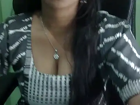 Snapshot of cute_momo_love chatting on May 13, 2026, 5:14 am cute momo love online show from May 13, 2026, 5:14 am