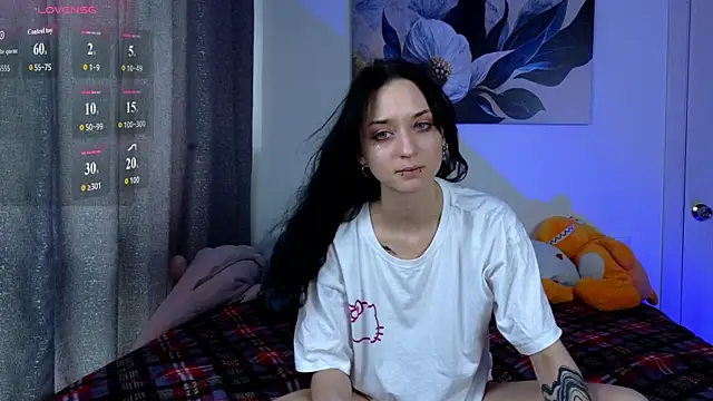 LuxuryLoverss online show from May 17, 2026, 11:10 am